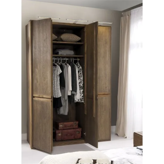 armoire 3 portes bois finition chêne foncé collection VOLA