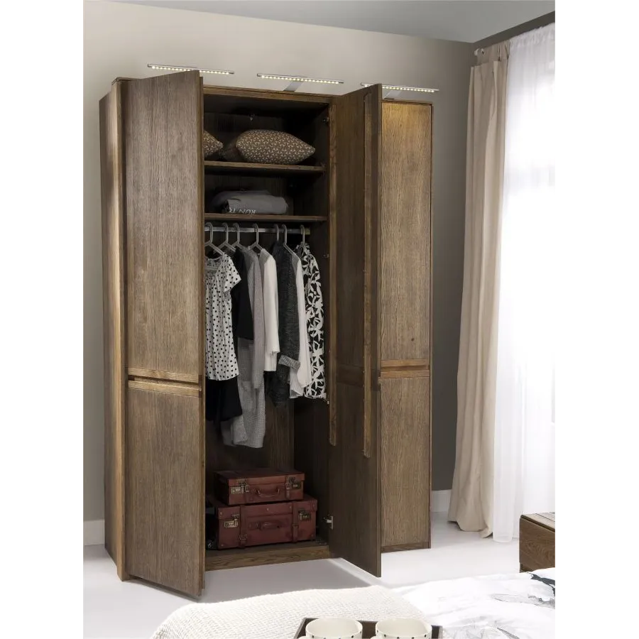 armoire 3 portes bois finition chêne foncé collection VOLA