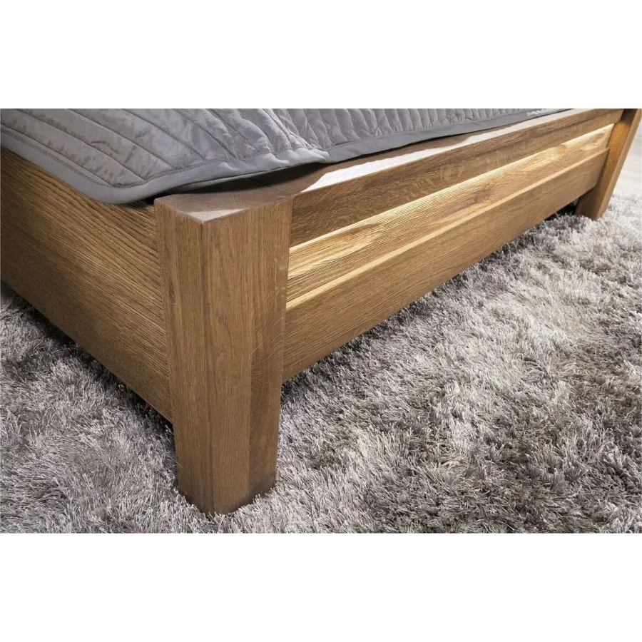 Lit 160x200 en chêne avec pieds en bois massif collection BAROS