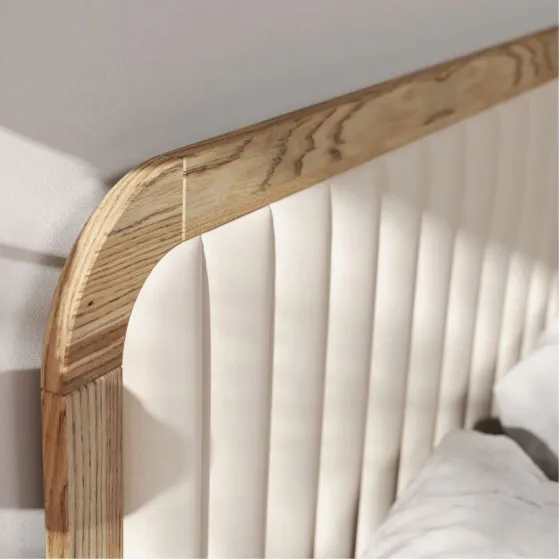Lit en chêne massif brossé avec tête de lit tissu collection VERDE