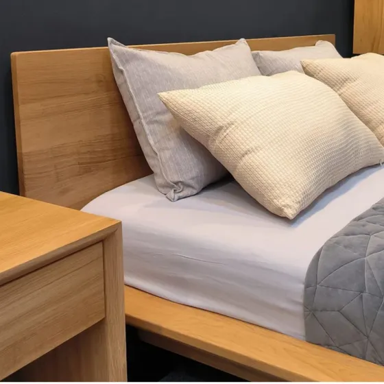 Lit design en bois chêne massif Luna slim