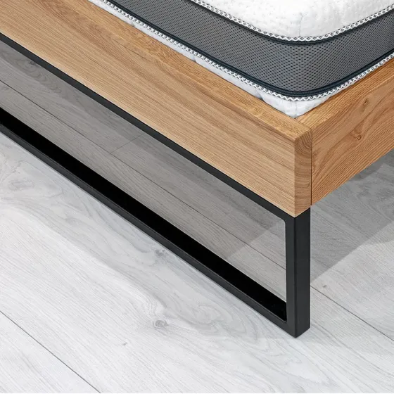 Lit double chêne massif pieds en metal noir collection Mill
