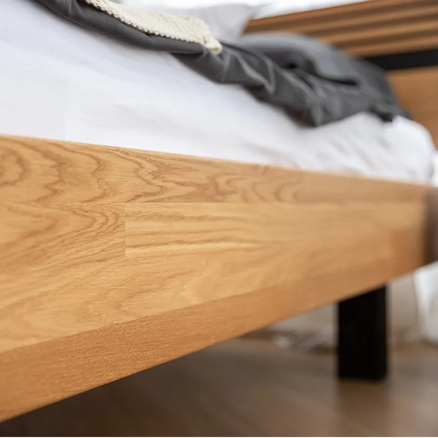 Lit moderne avec structure en bois massif collection RIVARO