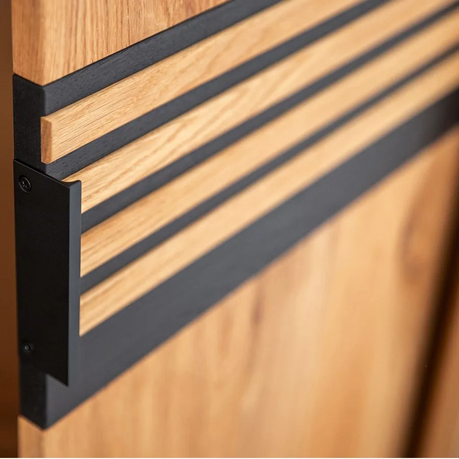 Armoire en chêne naturel et noir collection Rivaro