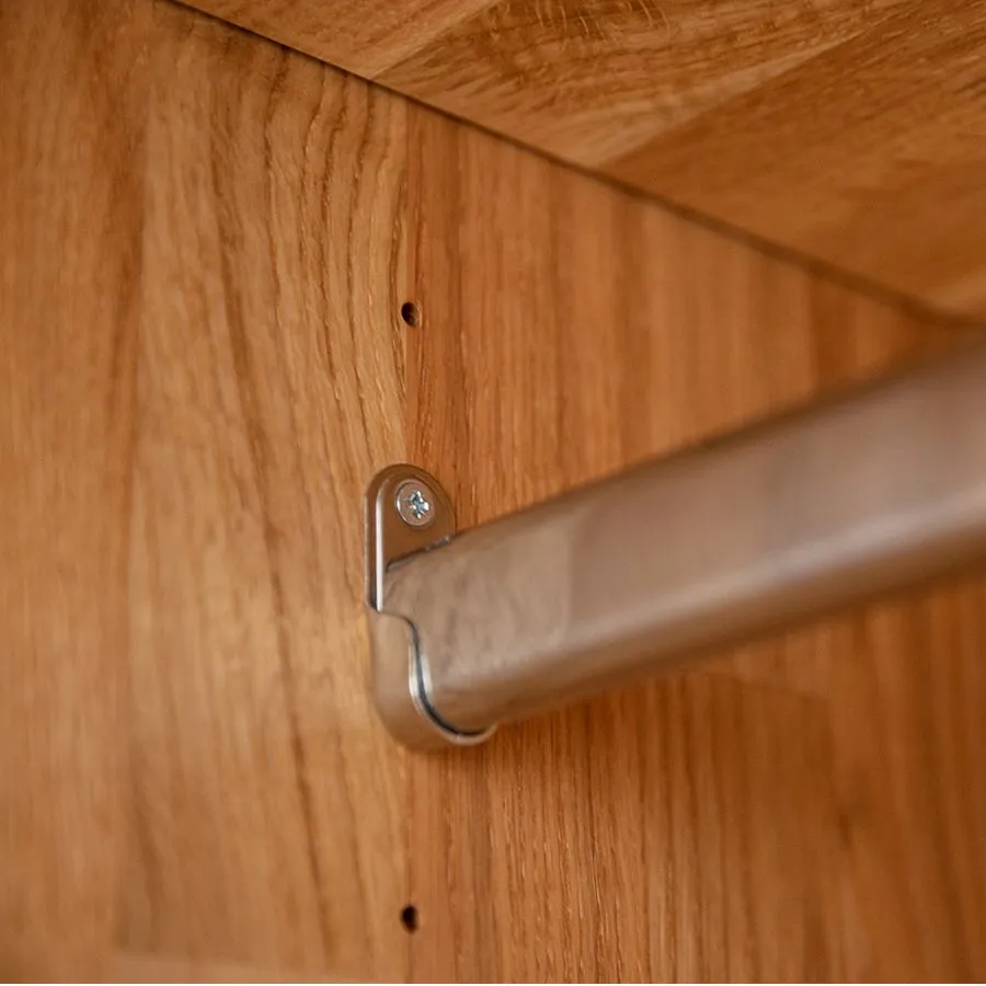 Armoire en chêne massif avec penderie  collection Rivaro