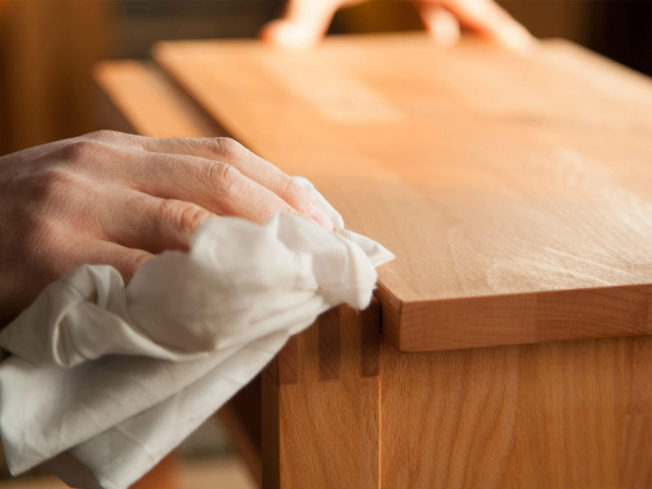 Entretenir et nettoyer un meuble en bois